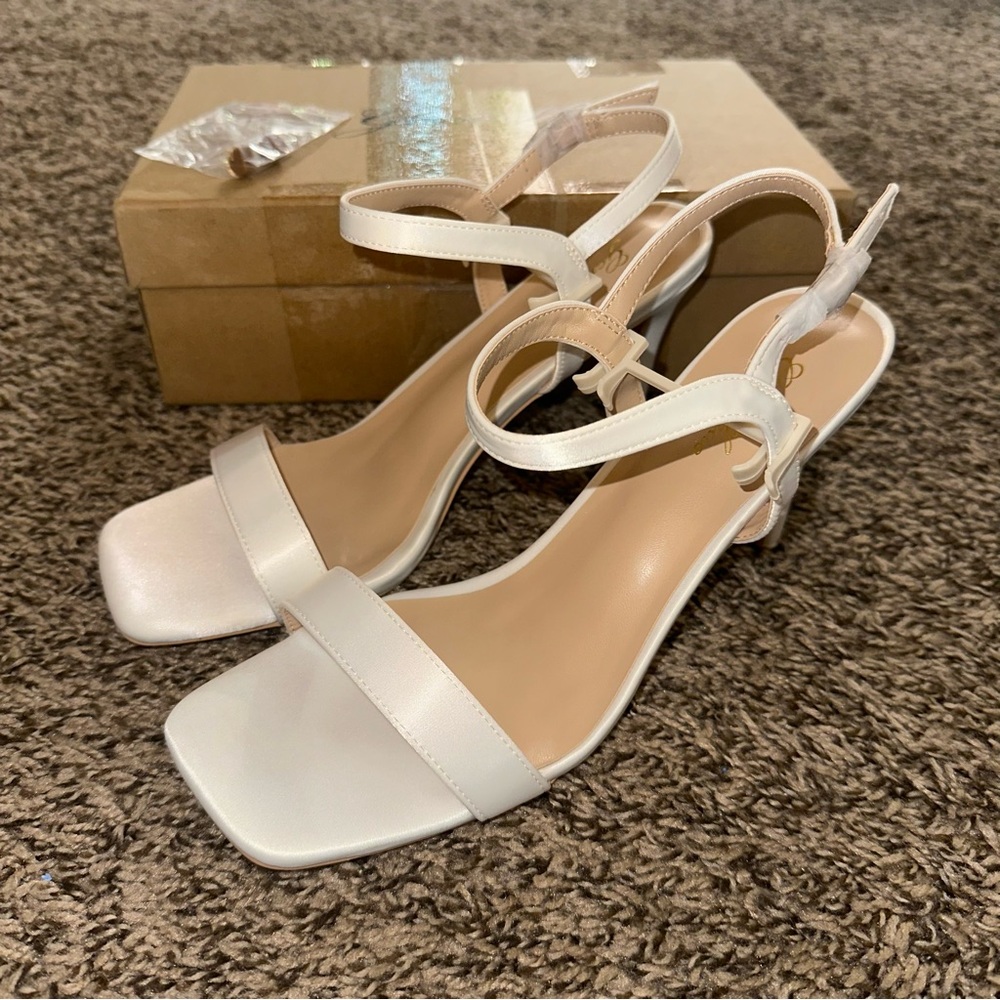 Genshuo Strappy Heeled sandals